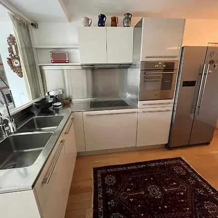Vaste Pour 4 Personnes Avec Terrasse Et Piscine Crans-Montana
