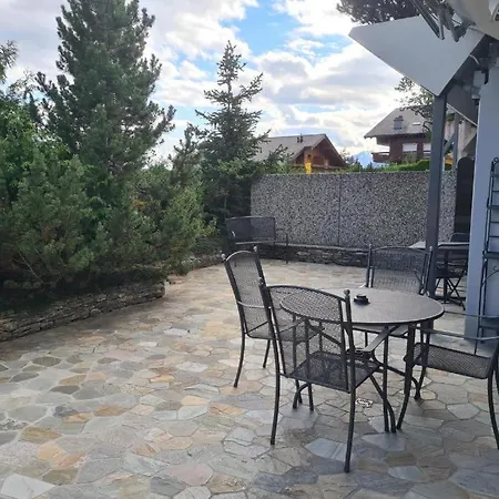 Vaste Pour 4 Personnes Avec Terrasse Et Piscine Crans-Montana